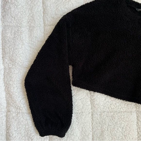 SHEIN - Black Fuzzy Cropped Sweater - Picture 3 of 9
